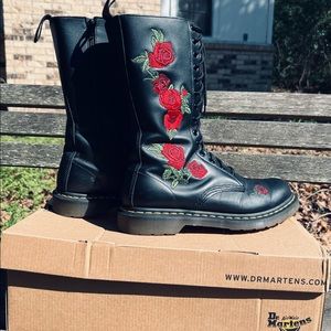 Women's Shoes Dr. Martens 1914 VONDA 14 Eye Floral Leather Boots 12761001 BLACK